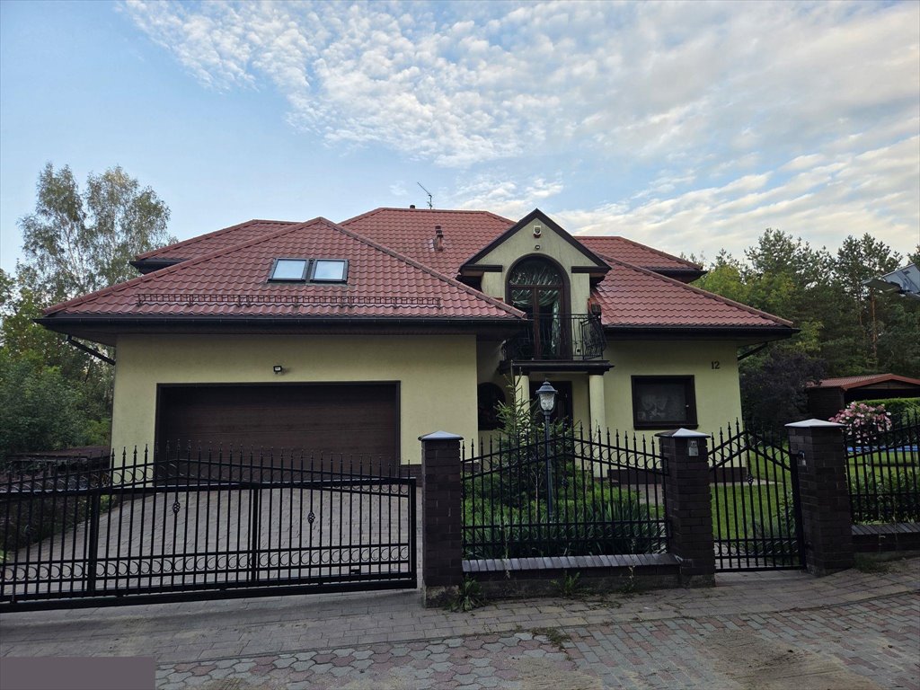 Przestronny dom z garażem i ogrodem w Nowodworcach. Nowodworce, Działkowa  322m2 Foto 1