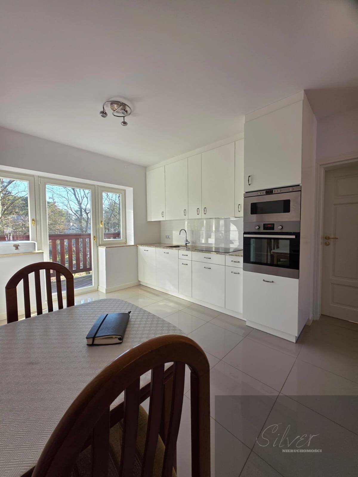 Przestronne 120 m2 w odrestaurowanej willi z ogrodem i parkingiem Milanówek  90m2 Foto 1