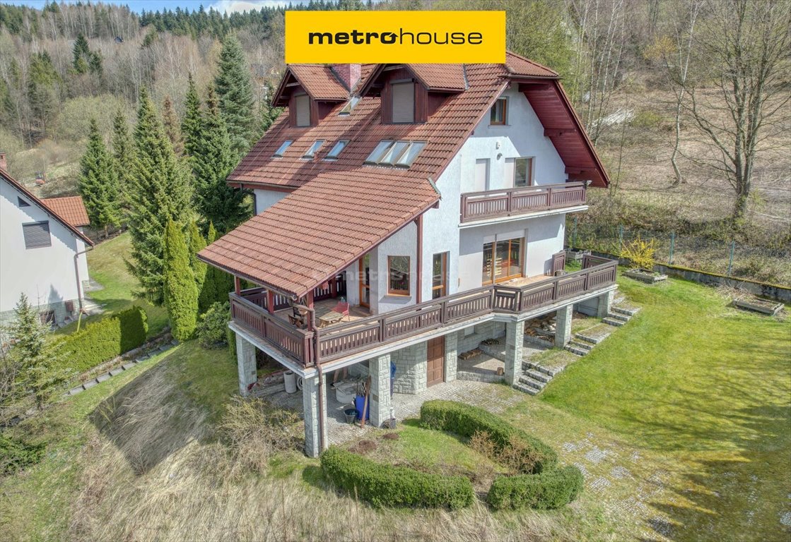 Urokliwy dom z garażem i dwoma mieszkaniami na wynajem Brenna  416m2 Foto 1