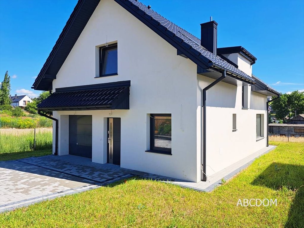 Nowoczesny dom z garażem i dużą działką w Masłomiący Masłomiąca, Masłomiąca  145m2 Foto 1
