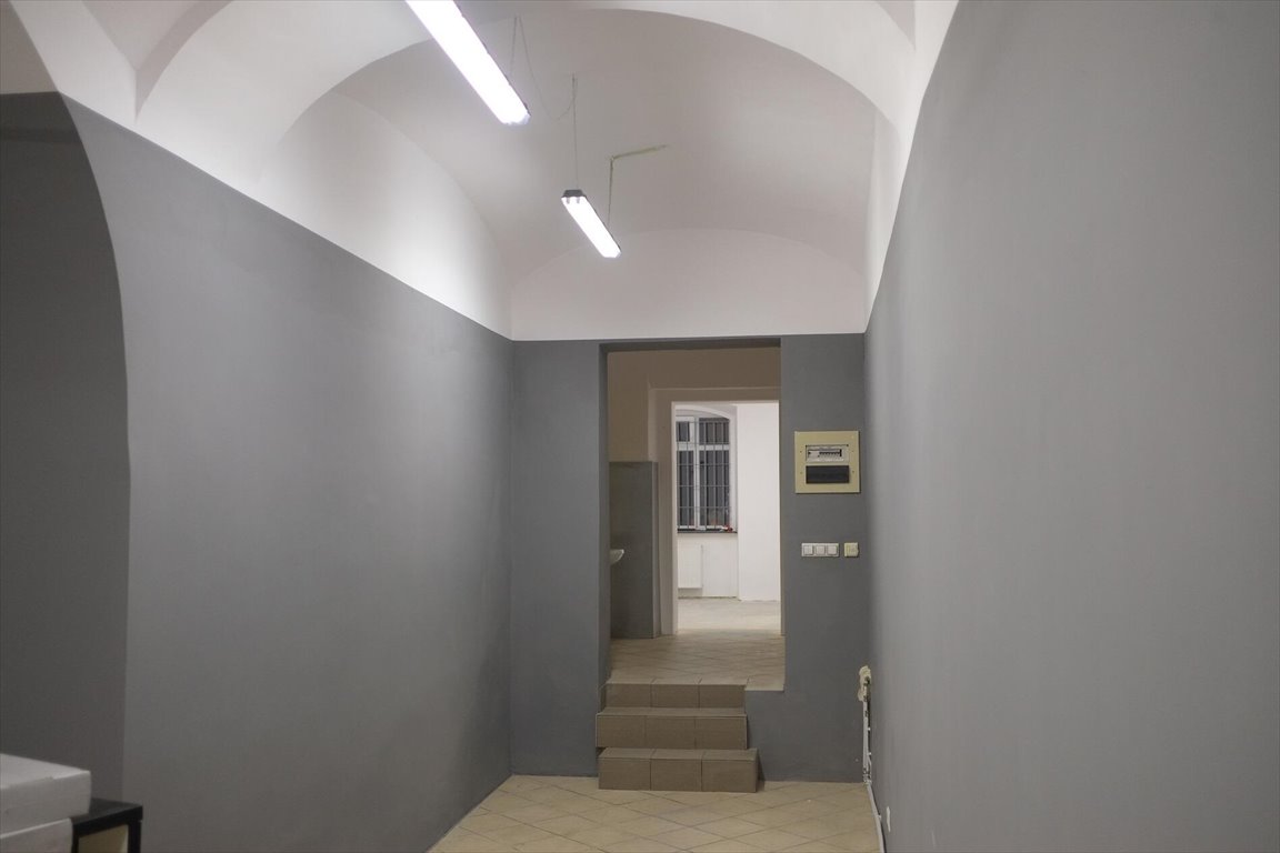 Lokal użytkowy na wynajem Cieszyn  67m2 Foto 1