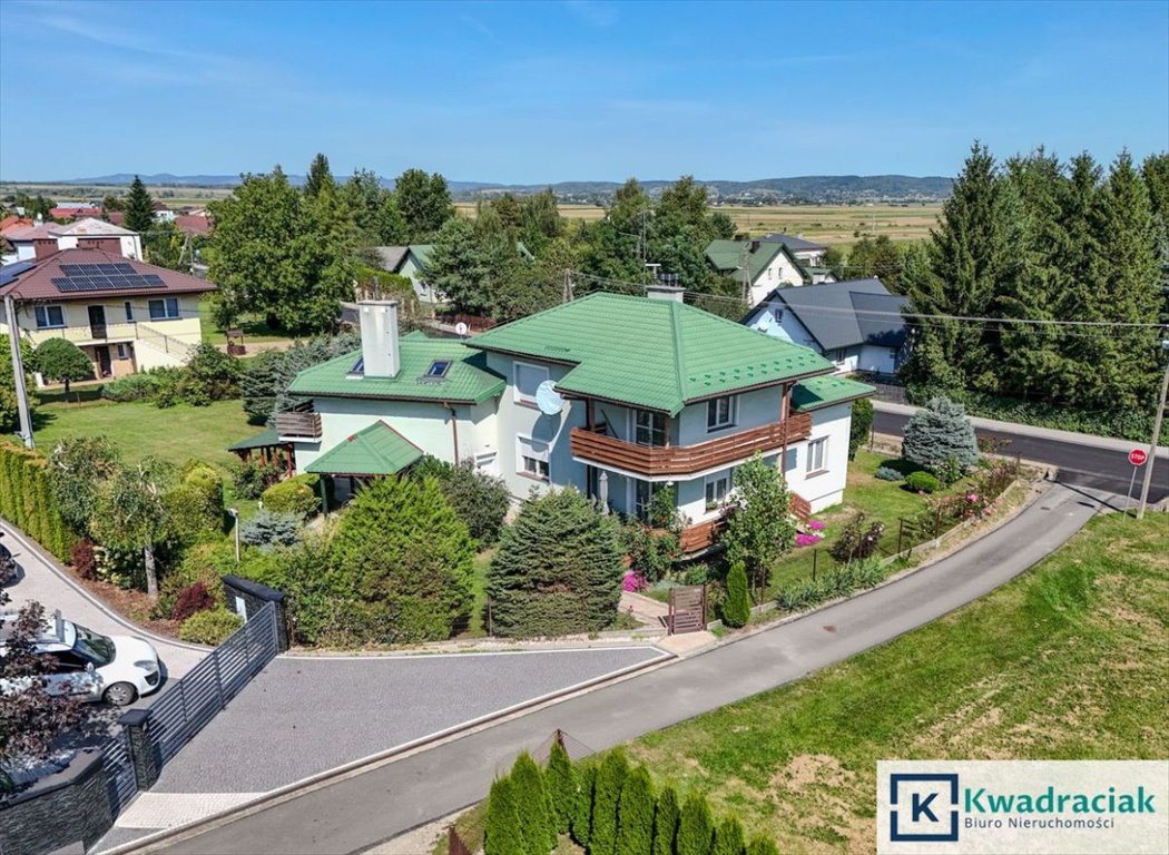 Przestronny dom 238 m² z ogrodem i garażem polecam! Besko, Hrabeńska  238m2 Foto 1