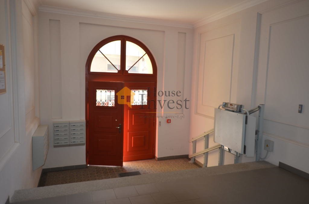 Lokal użytkowy 126 m² w odrestaurowanym budynku, gotowy do adaptacji Legnica, Powstańców Śląskich  126m2 Foto 1