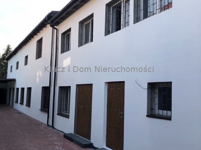 Przestronny obiekt 400 m² z nowym dachem i niezależnymi kondygnacjami Michałowice  400m2 Foto 1