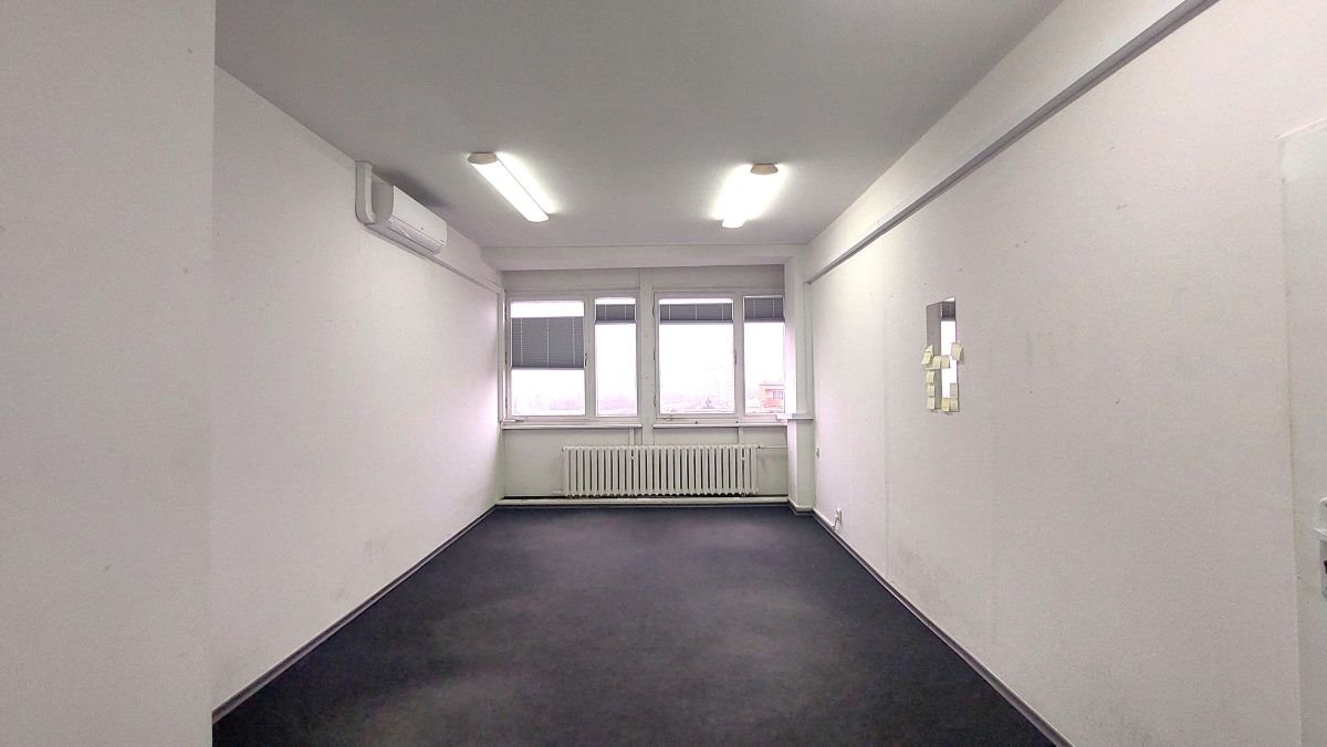 Przestronny lokal 21,60 m2 z parkingiem na Pradze-Południe Warszawa, Praga-Południe  22m2 Foto 1