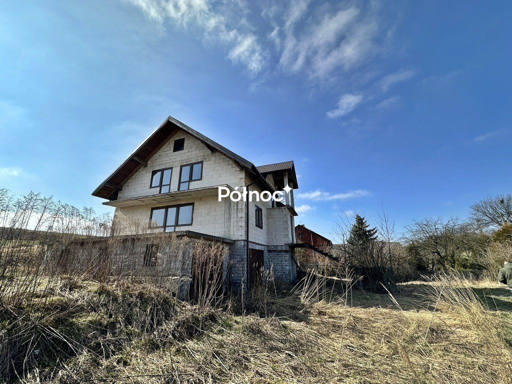 Duży dom z potencjałem, 2000 m2 działki, garaże Wierzchowisko  233m2 Foto 1