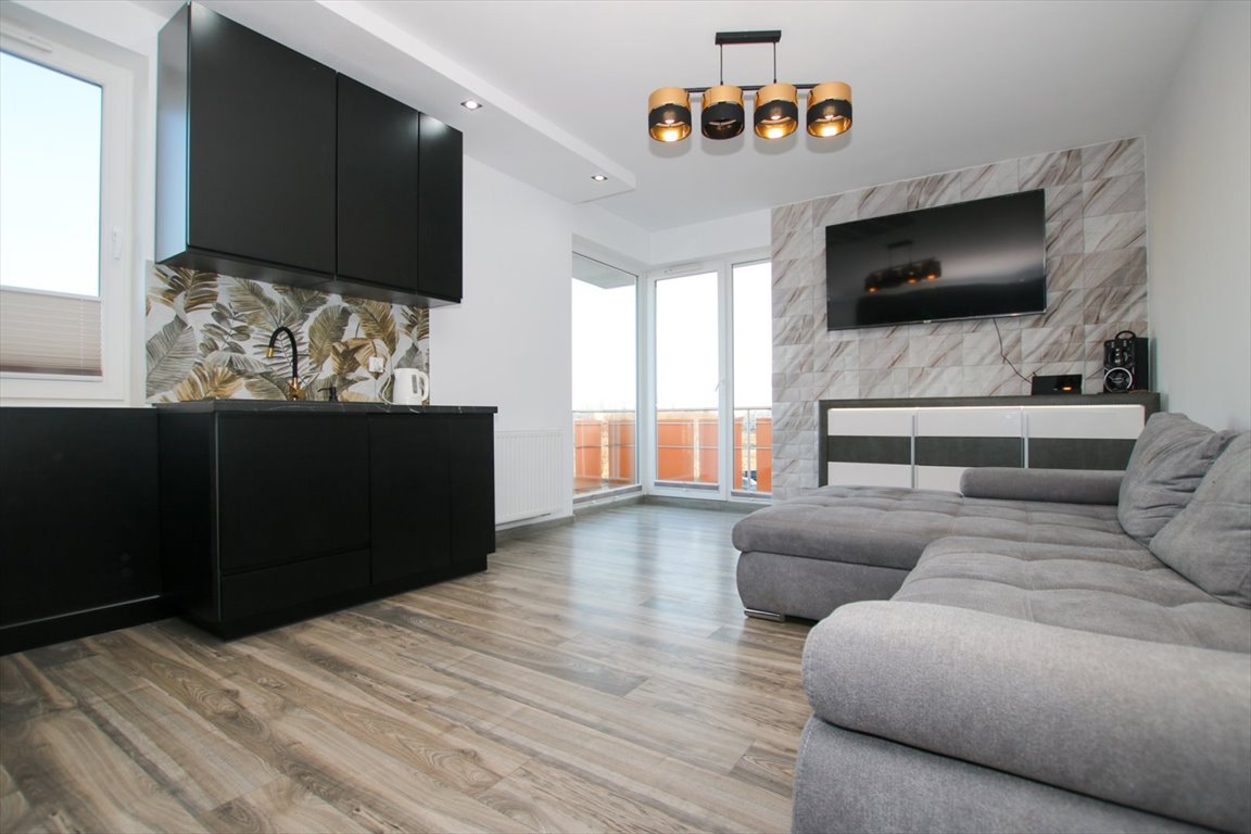 Nowoczesne 3-pokojowe mieszkanie z balkonem, windą i parkingiem Słupsk, Dywizjonu 303  49m2 Foto 1