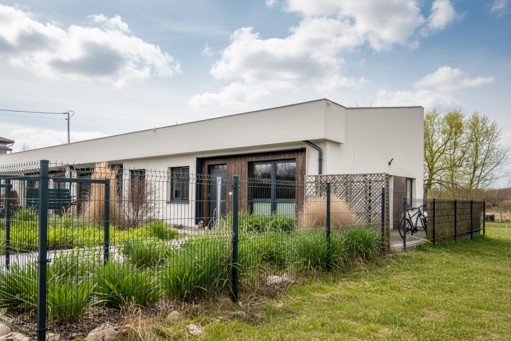 Skrajny segment 60 m² z antresolą, tarasem i ogrodem Cyców  60m2 Foto 1