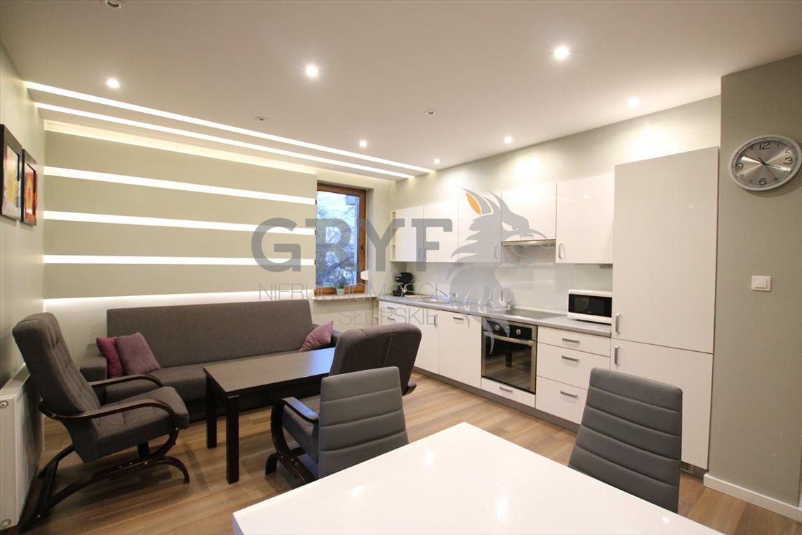 Mieszkanie dwupokojowe na wynajem Ustka, Wczasowa  43m2 Foto 1