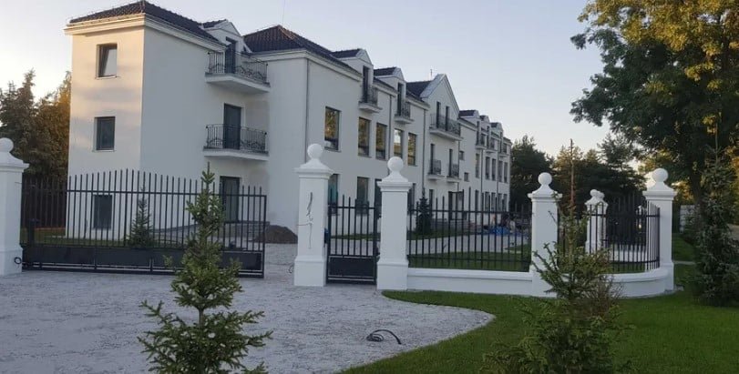 Nowoczesny obiekt 1450 m² pod usługi i hotel w Prażmowie piaseczyński  1 450m2 Foto 1