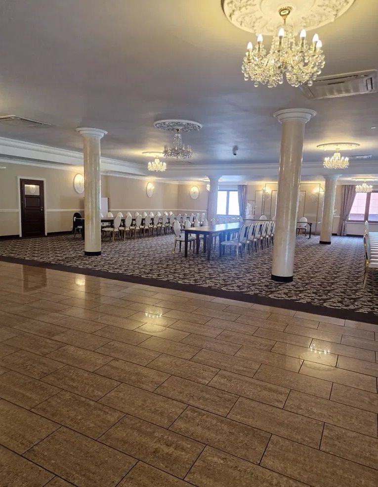 Przestronny lokal 1000 m² z parkingiem i widokiem na las polecam Józefów, Józefów  1 000m2 Foto 1