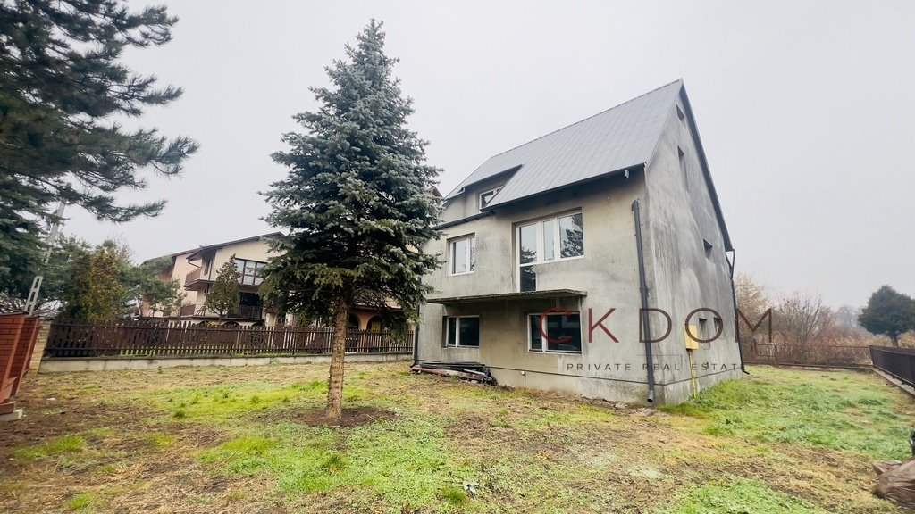 Przestronny dom do wykończenia z dużym potencjałem w Staszowie Staszów  217m2 Foto 1