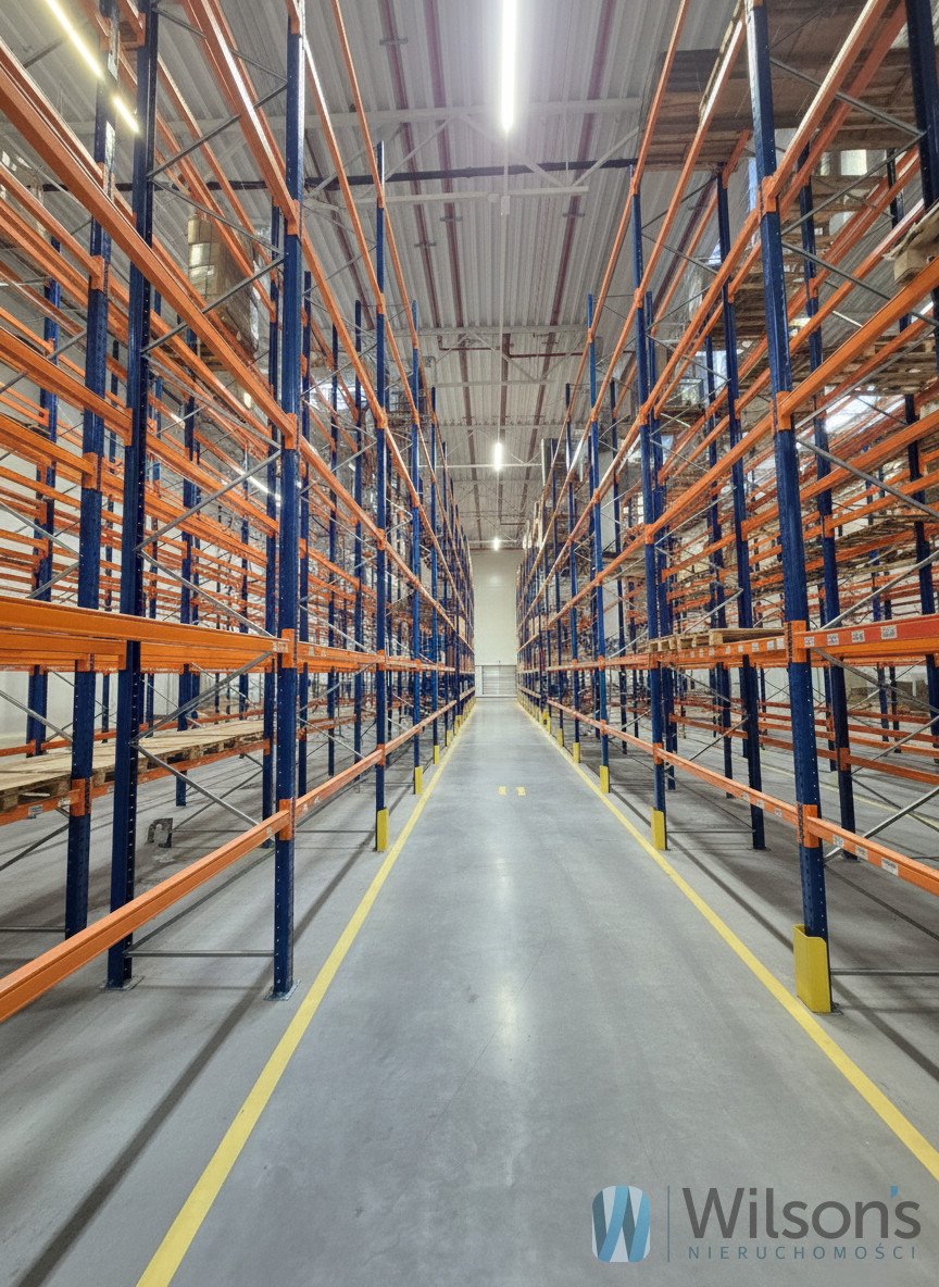 Ogrzewany magazyn 1667 m² z biurem i dokami w Pruszkowie Pruszków  1 667m2 Foto 1