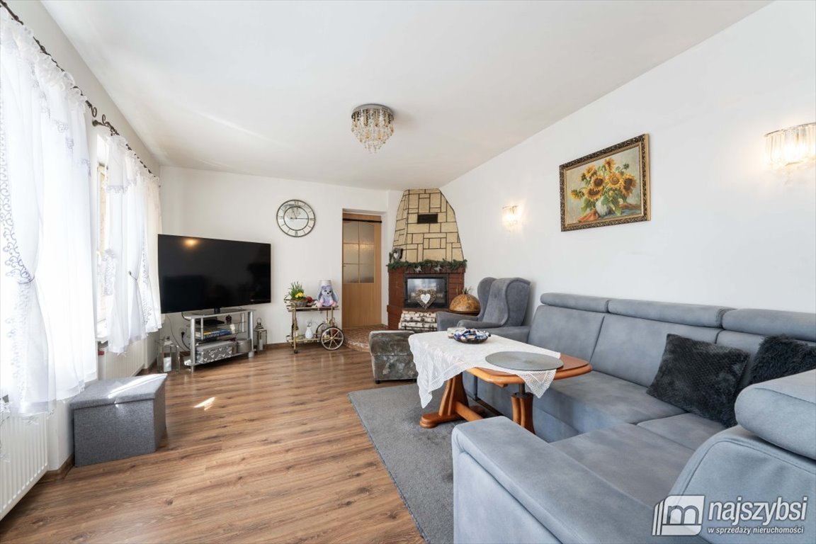 Przestronny dom z garażem i dużą działką w centrum Łobza Łobez, centrum  103m2 Foto 1