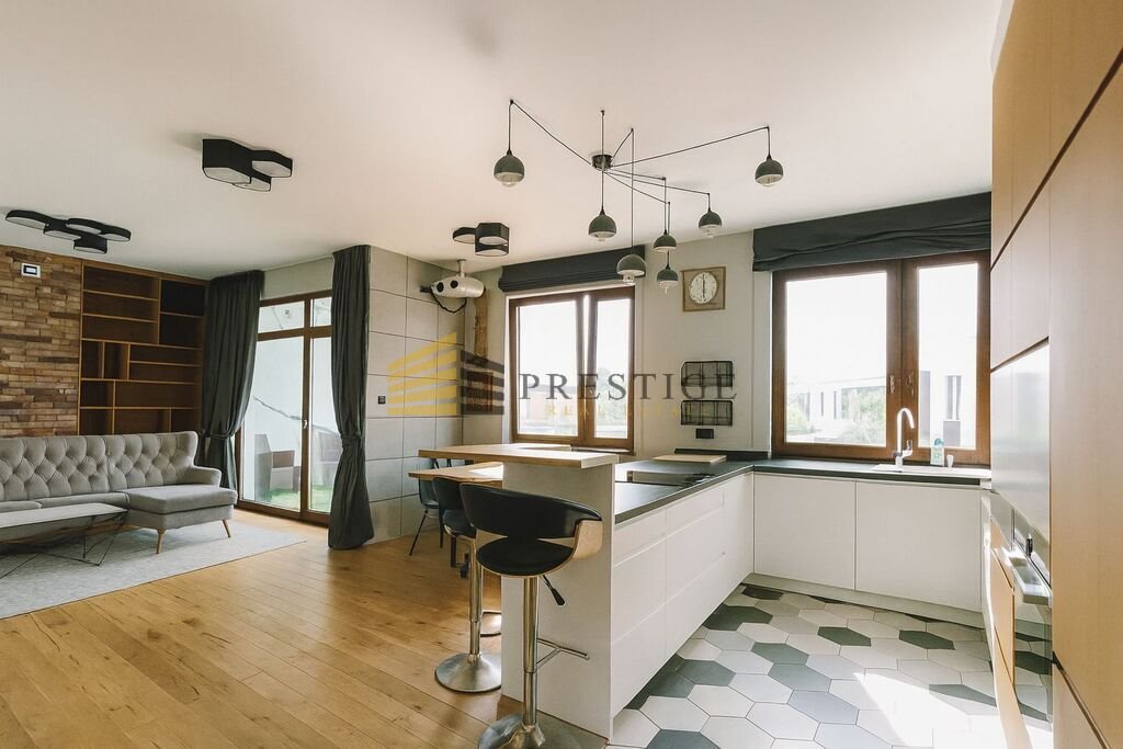 Mieszkanie czteropokojowe  na wynajem Konstancin-Jeziorna, Królewska  120m2 Foto 1