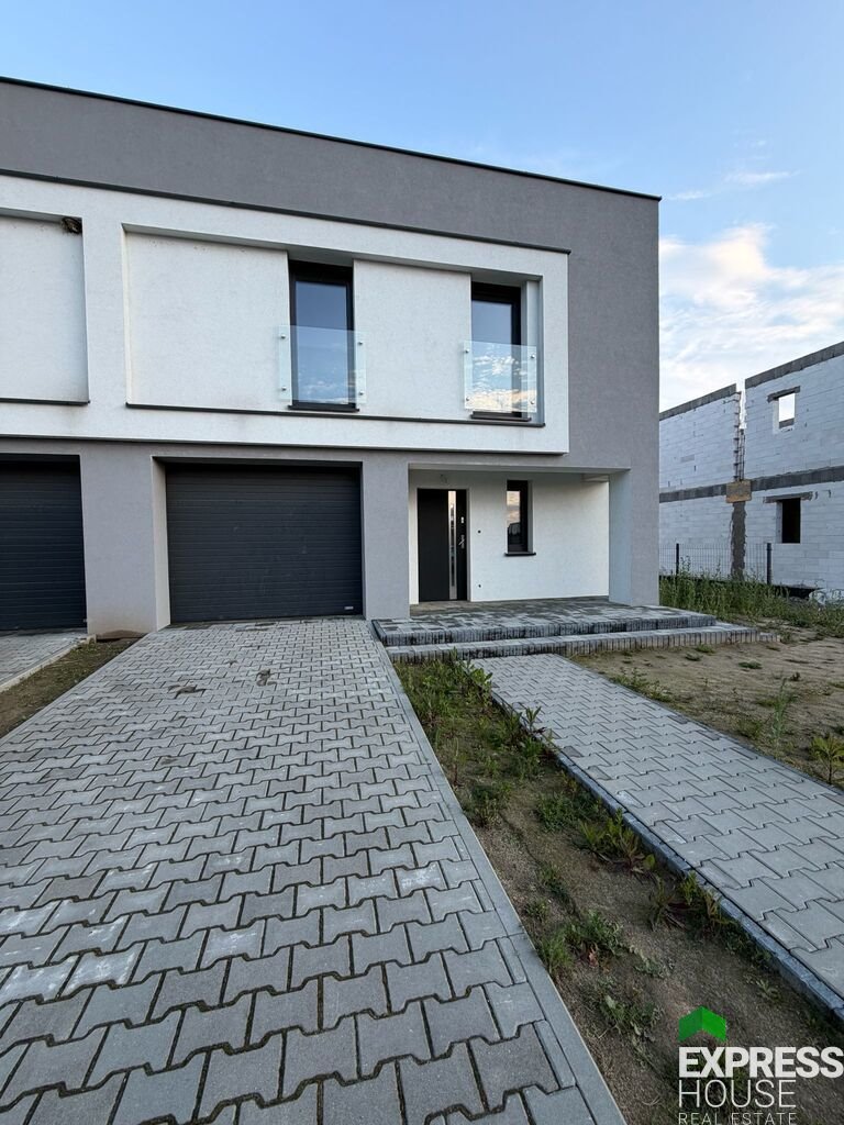 Nowoczesny dom 149 m² z dużymi przeszkleniami i ogrodem Granówko  149m2 Foto 1