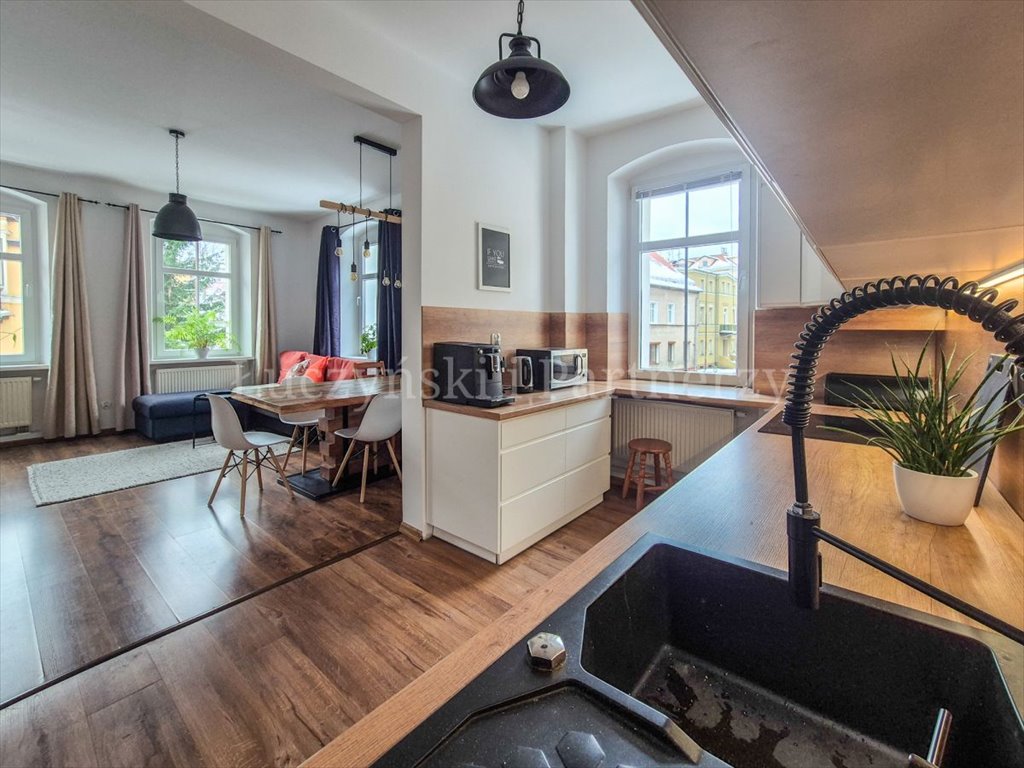 Przestronne, słoneczne mieszkanie 83 m² z możliwością aranżacji Jelenia Góra  83m2 Foto 1