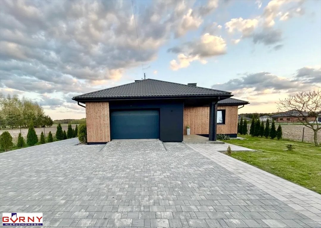 Dom z garażem i lasem w pobliżu – 151 m2, Wola Krzysztoporska Wola Krzysztoporska  151m2 Foto 1