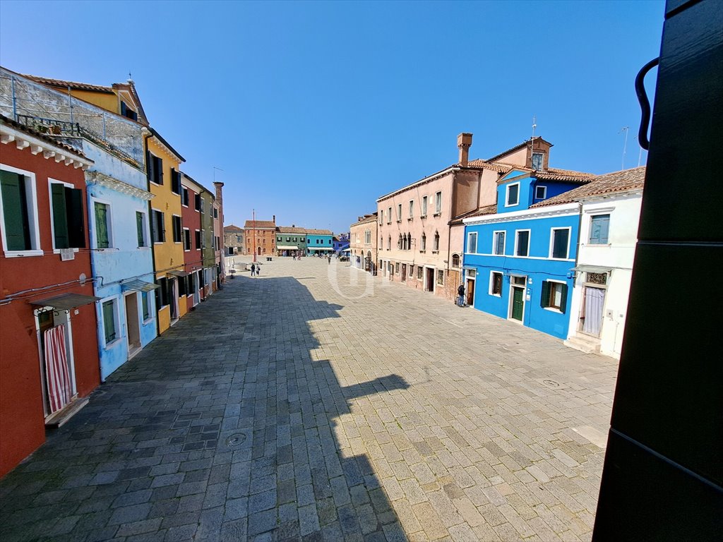 Rezydencja z widokiem na Piazza Burano - 3 piętra, dziedziniec Włochy, Burano  84m2 Foto 1