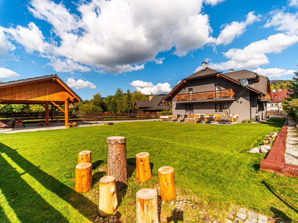WETLINA – FUNKCJONUJĄCY DOM GOŚCINNY Z 14 POKOJAMI W SERCU BIESZCZAD Wetlina  382m2 Foto 1