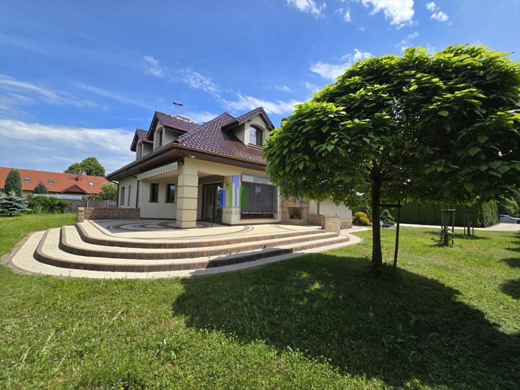 Zapraszam do obejrzenia przestronnego domu 250 m² z garażem, klimatyzacją i kominkiem Kamieniec Wrocławski, Spółdzielcza  250m2 Foto 1