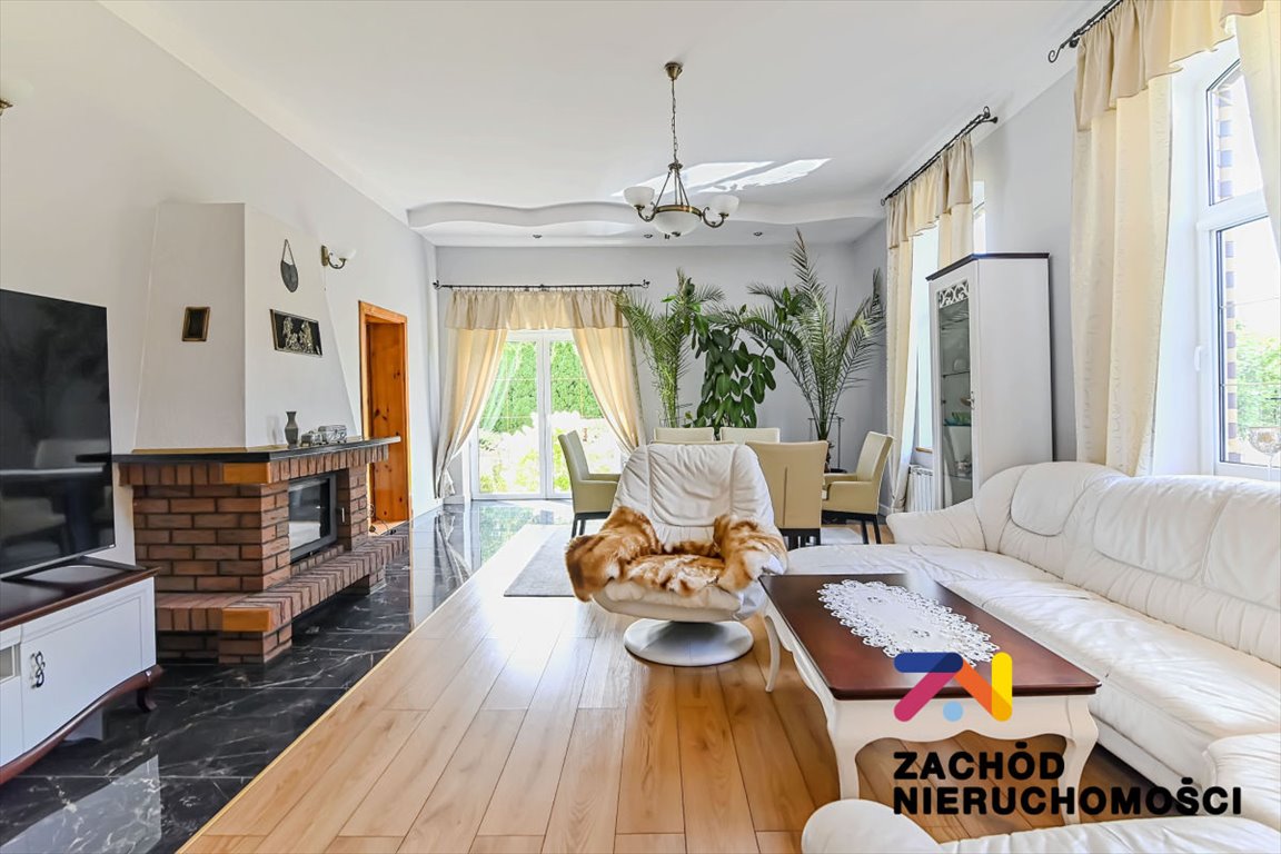 Zapraszam do obejrzenia przestronnego domu 240 m² z ogrodem i garażami Małomice  240m2 Foto 1