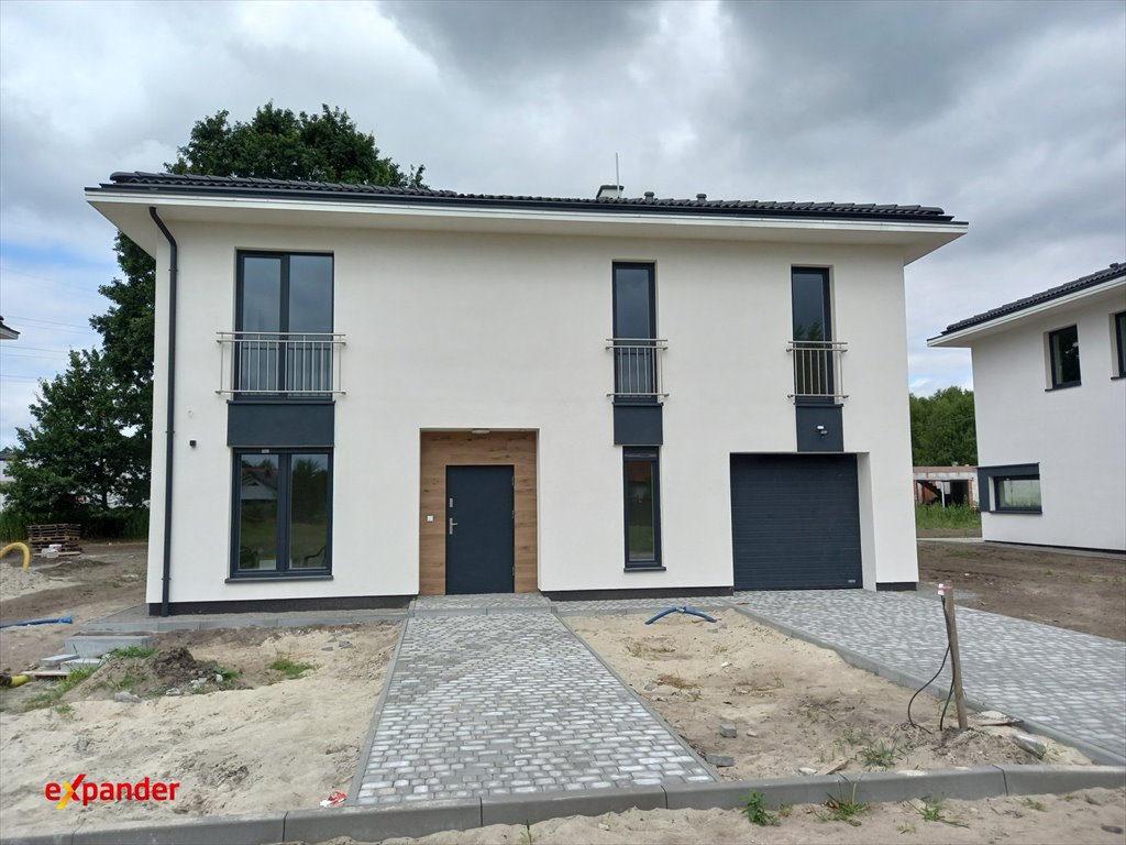 Piętrowy dom 135 m2 z ogrodem i garażem w Czarnym Błocie Czarne Błoto, Łubinowa  156m2 Foto 1