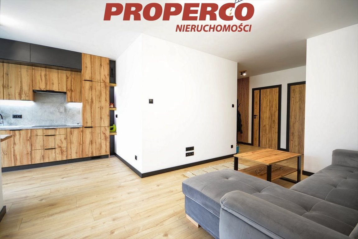 Mieszkanie trzypokojowe na sprzedaż Busko-Zdrój, Waryńskiego  56m2 Foto 1