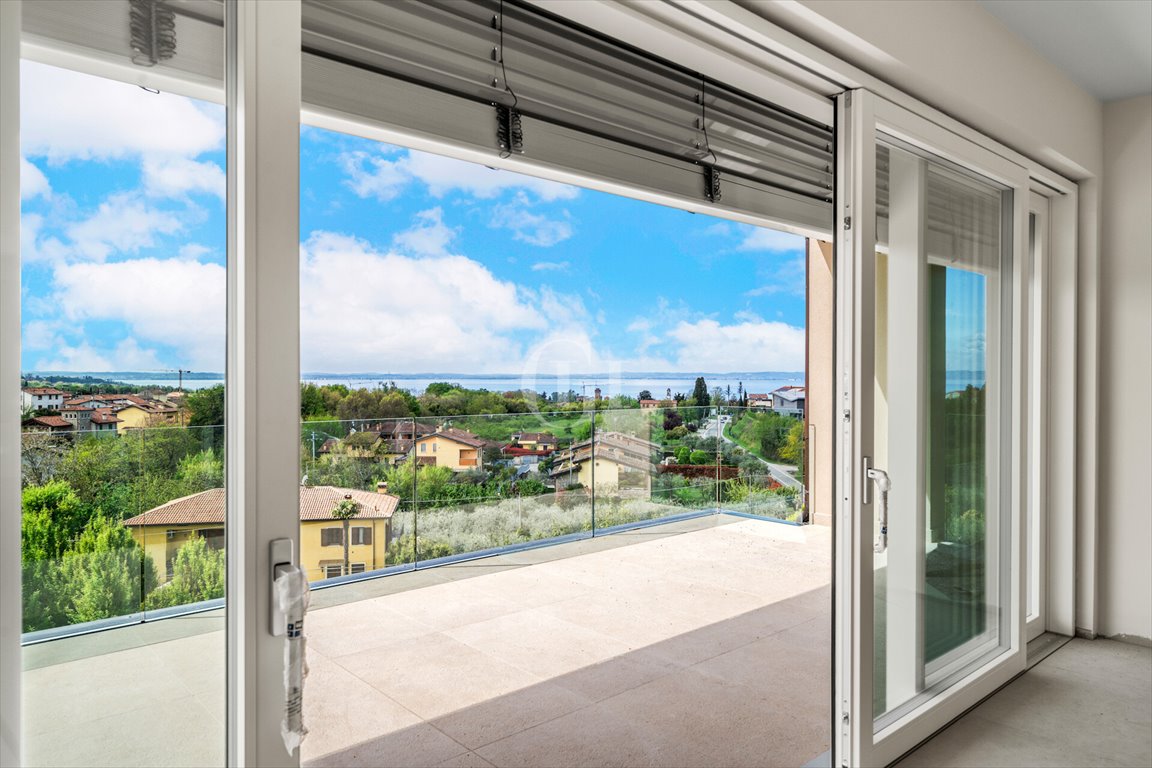 Mieszkanie dwupokojowe na sprzedaż Włochy, Lazise  96m2 Foto 1