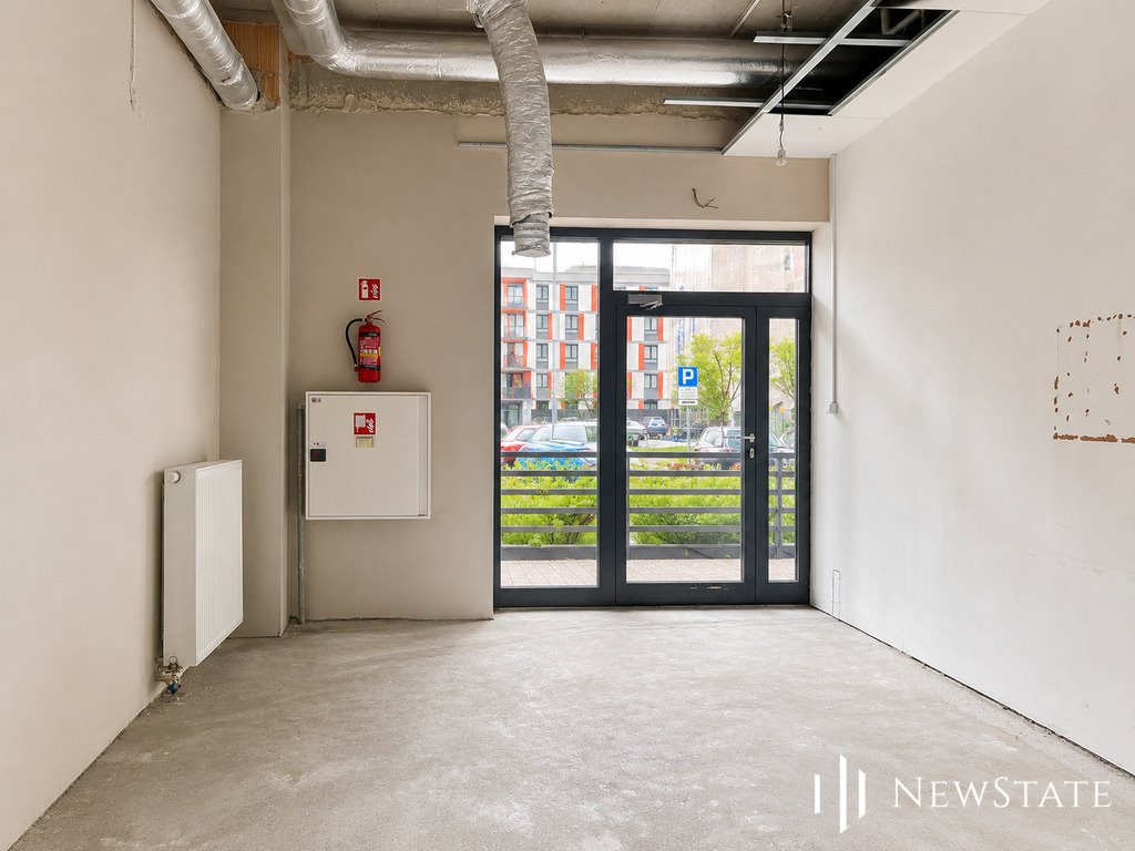 Nowoczesny lokal 30 m² z dużymi witrynami i pełną aranżacją Kraków  30m2 Foto 1