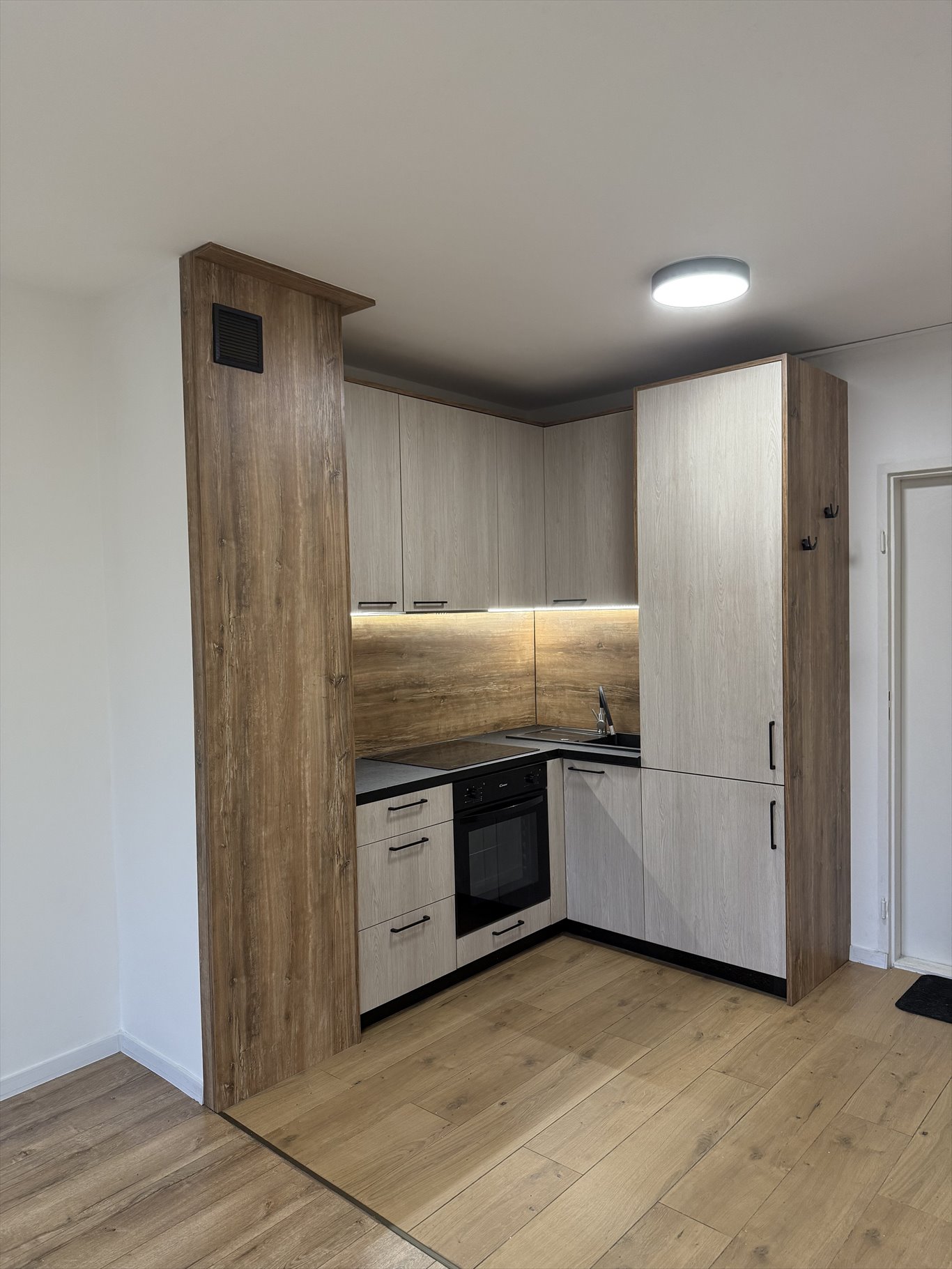 Nowoczesne 23 m² po remoncie z balkonem i piwnicą Lędziny, Pokoju 76  23m2 Foto 1