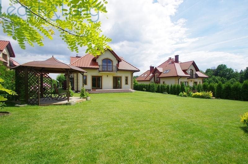 Dom na wynajem Kraków, Podgórze, Petrażyckiego, Leona 258m2 Foto 1 Dom na wynajem Kraków, Podgórze, Petrażyckiego, Leona 258m2 Foto 1