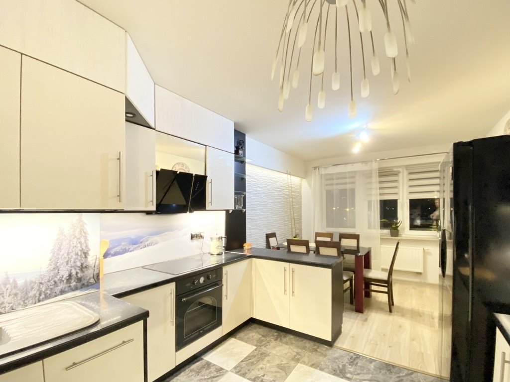 Mieszkanie czteropokojowe  na sprzedaż Rzeszów, Staromieście  95m2 Foto 1
