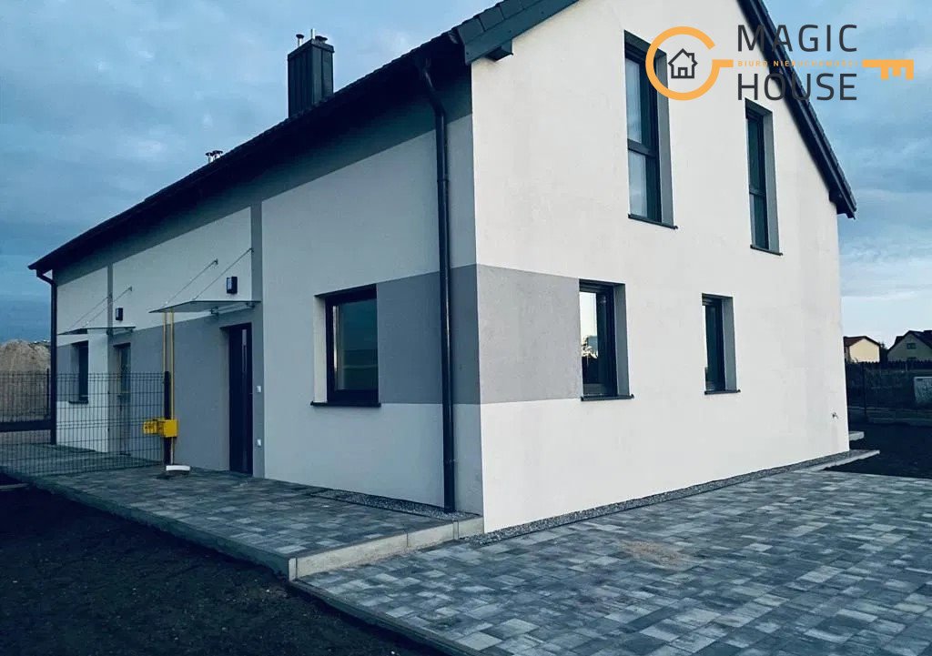 Zapraszam do obejrzenia domu bliźniaczego z dużym ogrodem w Skowarcz Skowarcz  102m2 Foto 1