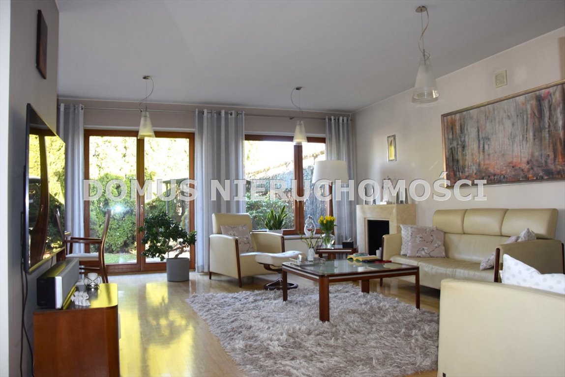 Przestronny dom z tarasem na dachu i nowoczesnym wnętrzem Wola Zaradzyńska  240m2 Foto 1