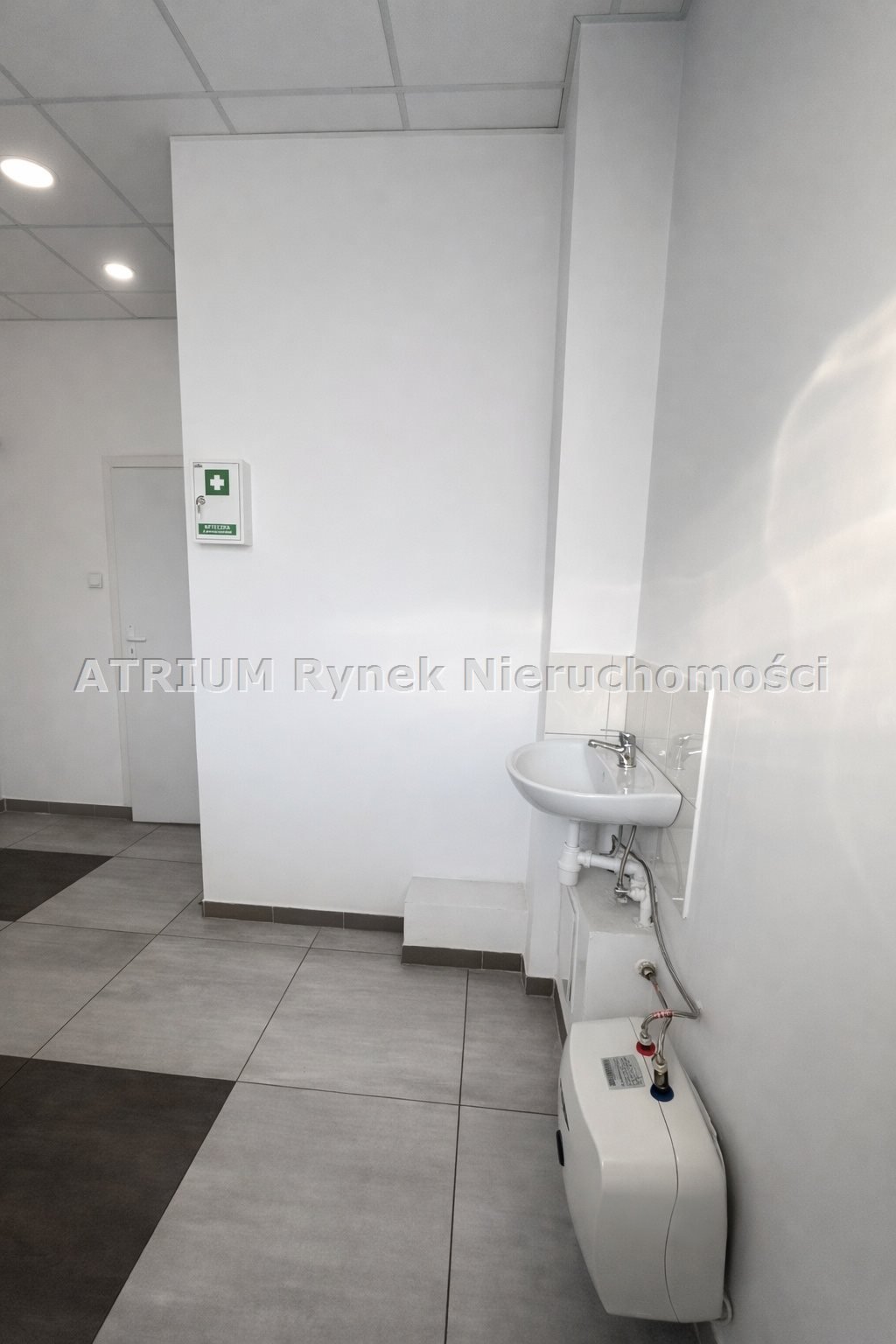 Lokal użytkowy 40 m² - gotowy do działalności w centrum Piotrków Trybunalski, Centrum  40m2 Foto 1