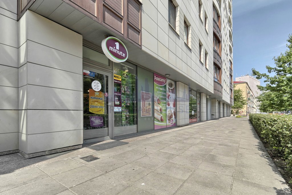 Lokal użytkowy na sprzedaż Łomianki  240m2 Foto 1