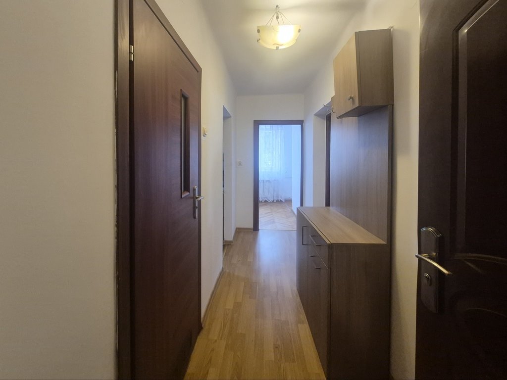 Przestronne 3-pokojowe mieszkanie z dostępem do strychu i ogrodu Niedomice, Osiedle  60m2 Foto 1