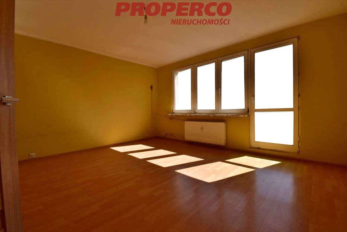Na sprzedaż przestronne 4-pokojowe mieszkanie 61,5 m² w Kielcach Kielce, Szydłówek, Marszałkowska  62m2 Foto 1