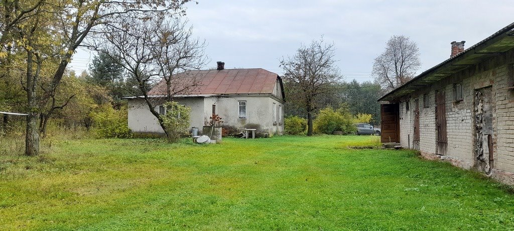 Zapraszam do obejrzenia siedliska z domem i stodołą w Trzcinie Trzciniec  100m2 Foto 1