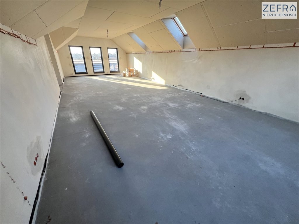 Lokal 320 m2 z dużym parkingiem i możliwością adaptacji Zielonki  320m2 Foto 1