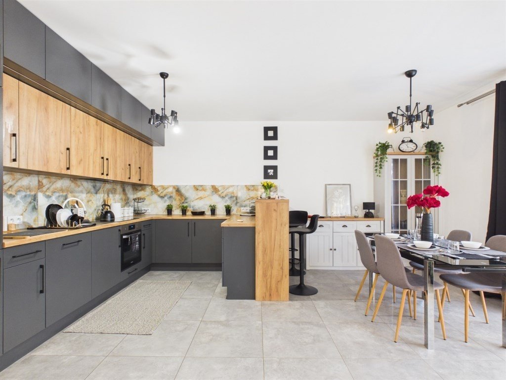 Komfortowy segment 137m² z 4-5 pokoi, balkon, wyposażenie Marki, Błękitna  138m2 Foto 1