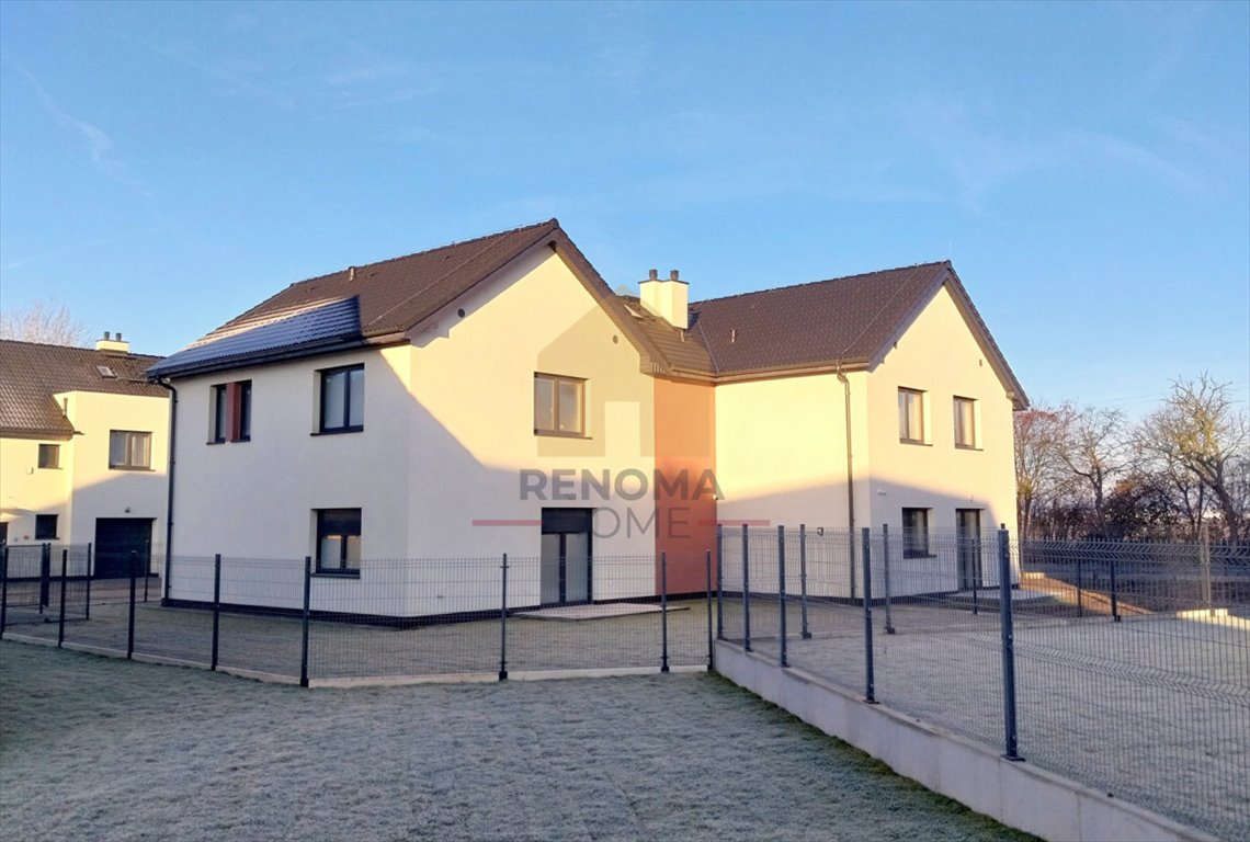 Przestronny dom bliźniak z ogrodem, garaż i nowoczesne udogodnienia Biestrzyków  142m2 Foto 1