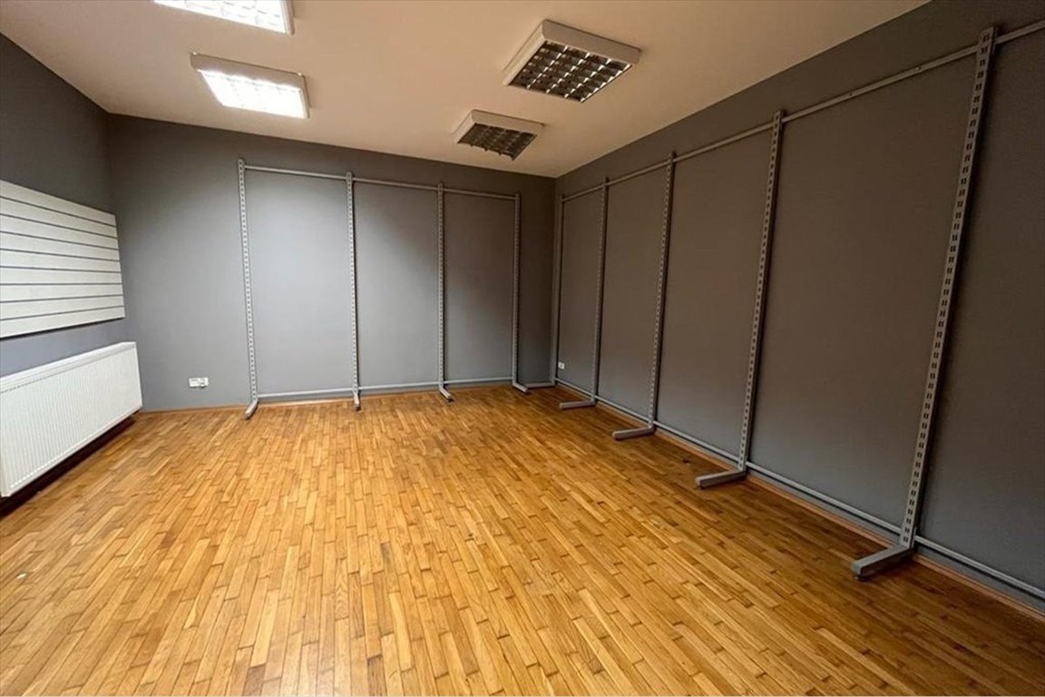 Lokal usługowy 70 m² z windą i parkingiem w Wiśle Wisła, 1 Maja 21  70m2 Foto 1