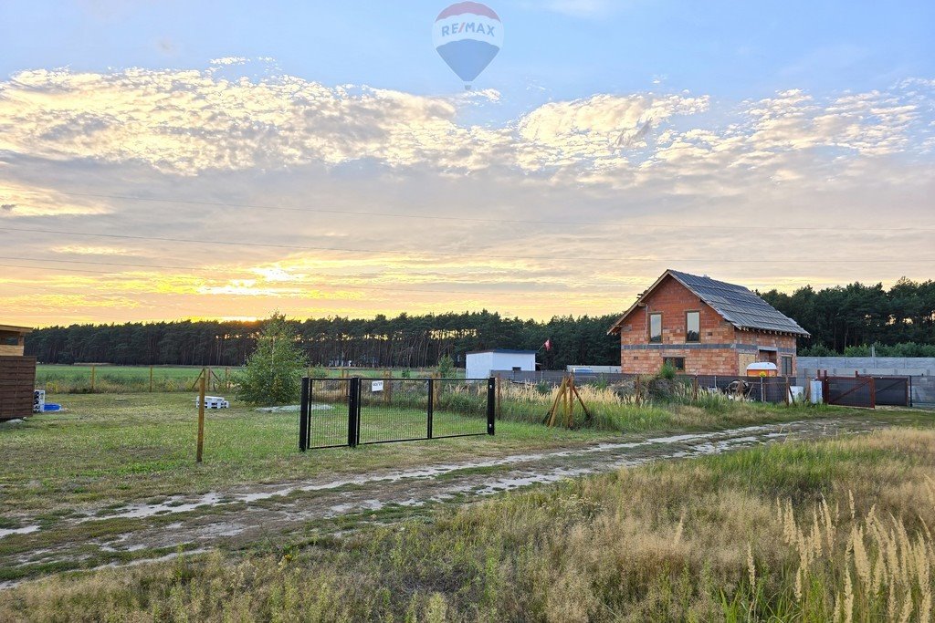 Działka budowlana na sprzedaż Zaniemyśl, Topolowa  567m2 Foto 2