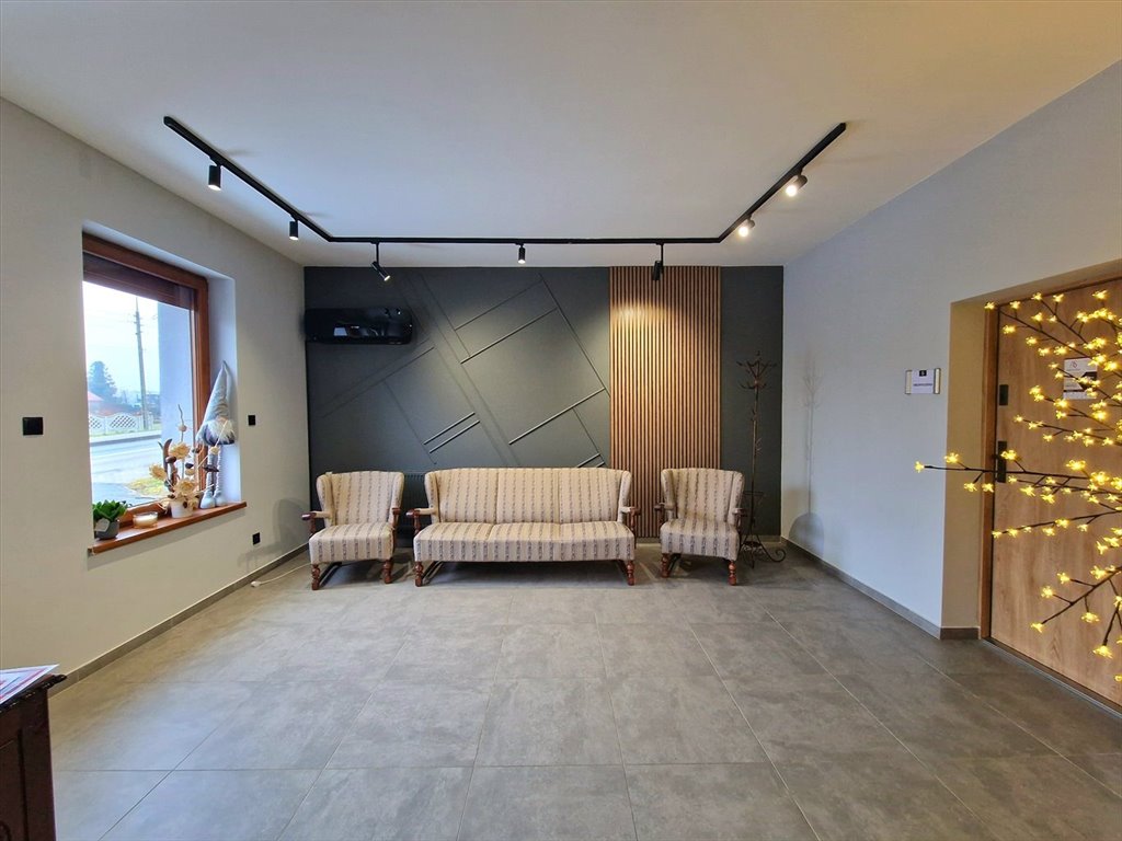 Lokal usługowy 18 m2 w prestiżowym budynku z parkingiem Godów, 1 Maja  18m2 Foto 1