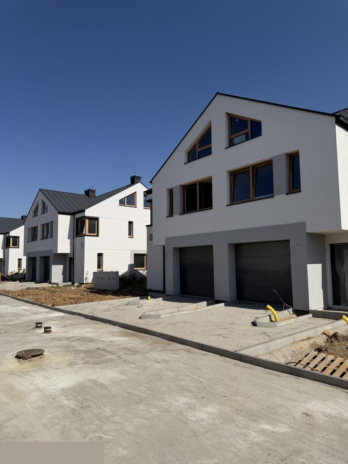 Do sprzedania nowoczesny bliźniak 140 m² z ogródkiem i garażem: Dziekanów Nowy: Królowej Bony
