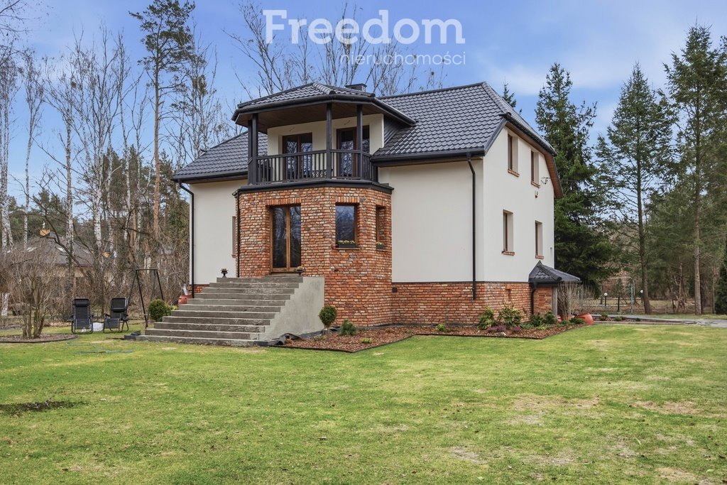 Sprzedam dom 230 m² z garażem i ogrodem w Magdalence Magdalenka  230m2 Foto 1