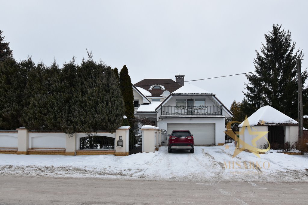 Przestronny dom 376 m² z funkcjonalnym wnętrzem i ogrodem Grabówka, Modrzewiowa  376m2 Foto 1