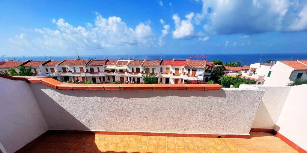 Urokliwy dom z widokiem na morze, odnowiony, taras Włochy, Scalea  110m2 Foto 1